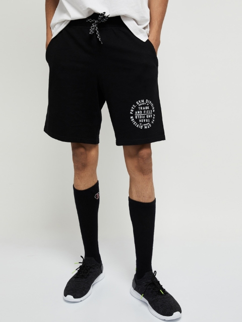 

max Men Black Solid Regular Fit Regular Shorts