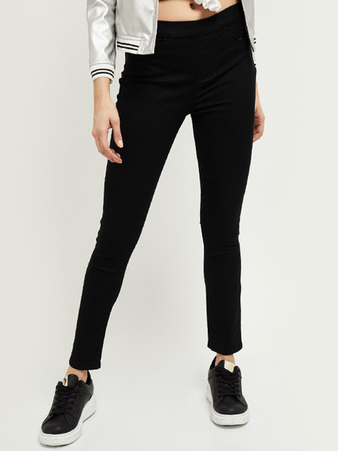 

max Women Black Solid Jeggings