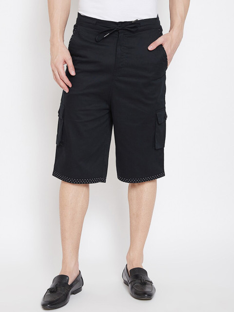 

Hypernation Men Black Solid Regular Fit Cotton Cargo Shorts
