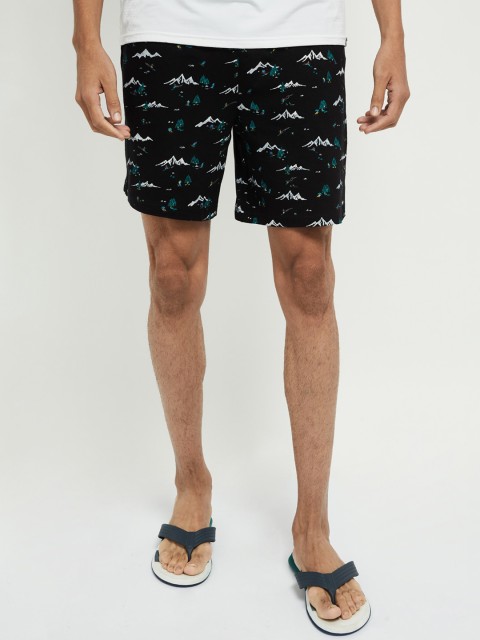 

max Men Black Printed Regular Fit Regular Shorts