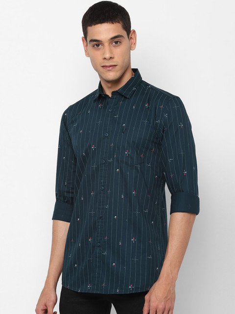 

Solly Jeans Co. Men Navy Blue & Off-White Regular Fit Striped Casual Shirt