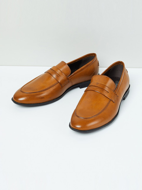 

max Men Tan Brown Solid Formal Loafers