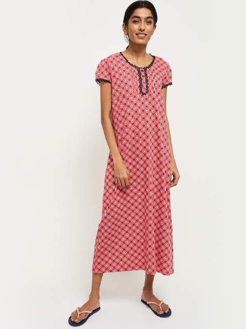 

max Women Pink & White Printed Nightdress