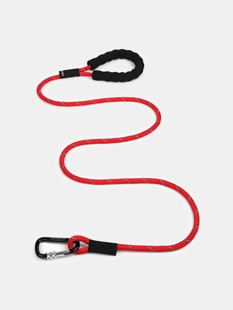 

Heads Up For Tails Red & Black Rope Dog Leash with Carabiner