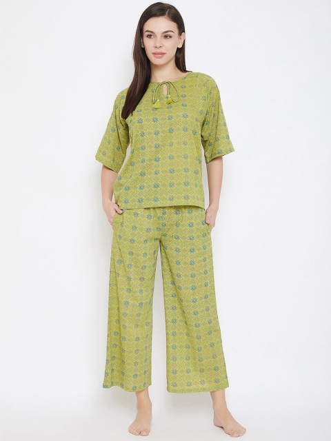 

Clovia Women Green & Blue Printed Night Suit