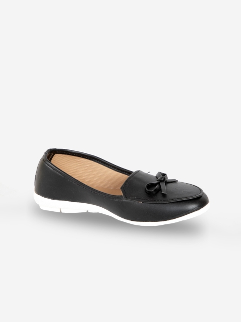 

YK Girls Black Solid Loafers