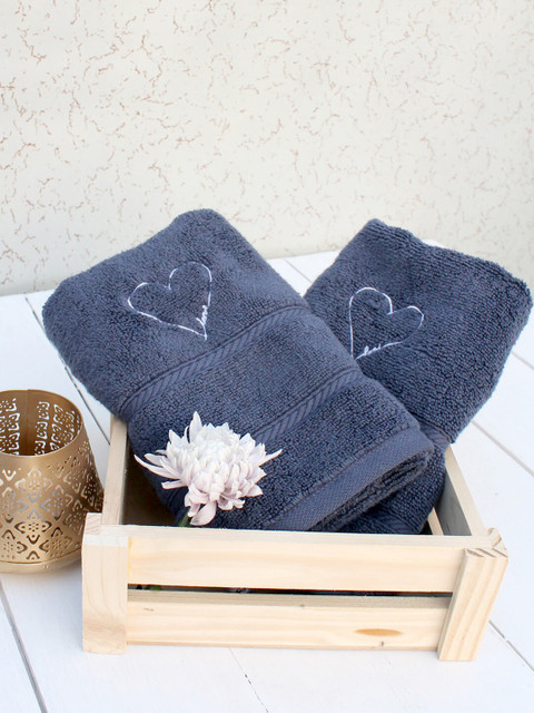 

AVI Living Set Of 2 Navy Blue Love Embroidered 550 GSM Hand Towels