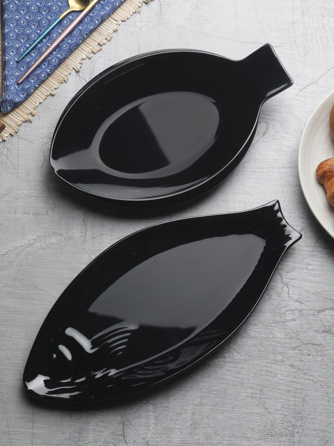 

Servewell Black Solid Fish Shaped Melamine Serving Platters