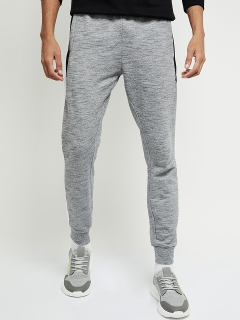 

max Men Grey & White Solid Joggers