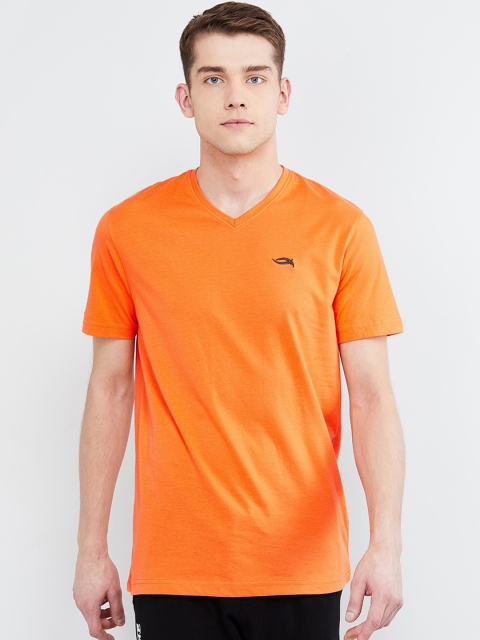 

max Men Orange Solid V-Neck T-shirt
