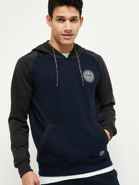

max Men Blue Solid Hooded Sweatshirt