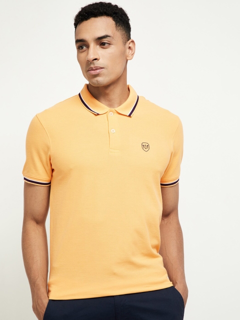 

max Men Yellow Solid Polo Collar T-shirt
