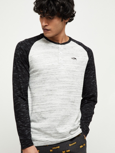 

max Men Grey Melange Solid Henley Neck T-shirt