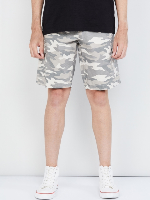 

max Men Beige Camouflage Printed Regular Fit Cargo Shorts