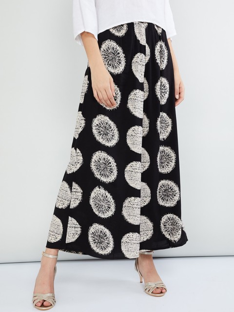 

max Women Black & White Printed Flared Palazzos