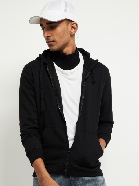 

max Men Black Solid Hooded Sweatshirt