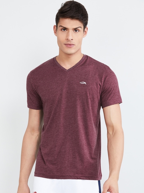 

max Men Burgundy Solid V-Neck T-shirt