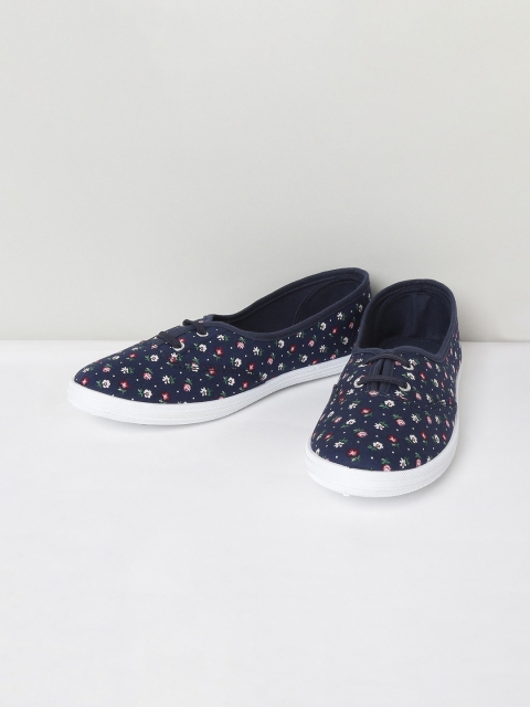 

max Women Blue Slip-On Sneakers