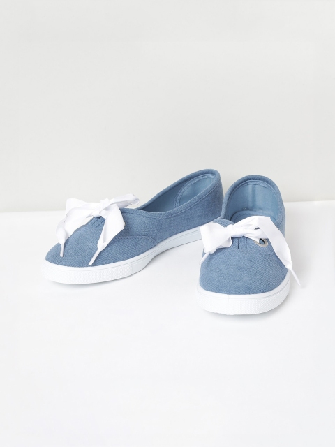 

max Women Blue Slip-On Sneakers
