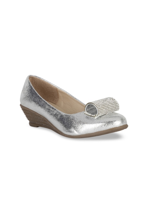 

Beanz Girls Silver-Toned Embellished Pumps