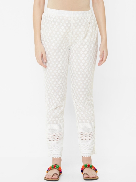 

Juliet Women Cream-Coloured Regular Fit Printed Regular Trousers