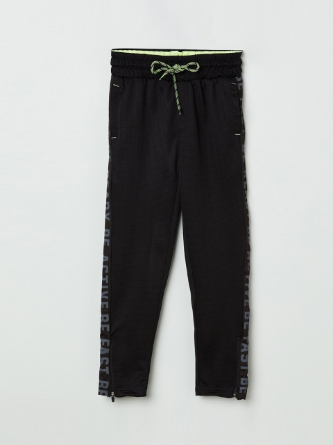 

max Boys Black Regular Fit Solid Joggers