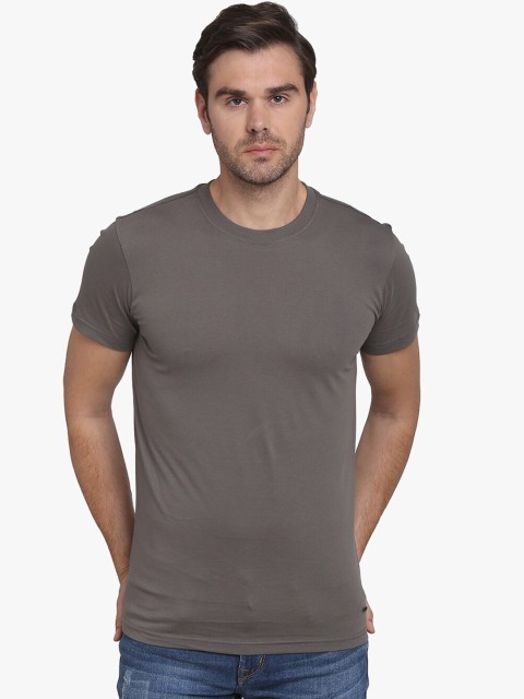 

JADE BLUE Men Grey Solid Round Neck T-shirt