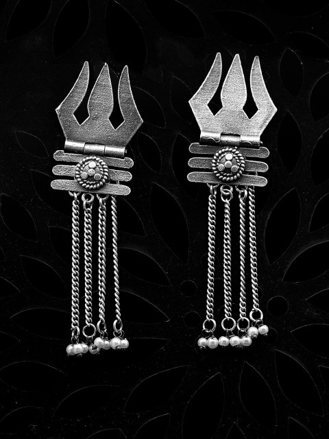 

MIDASKART Silver-Toned Contemporary Drop Earrings
