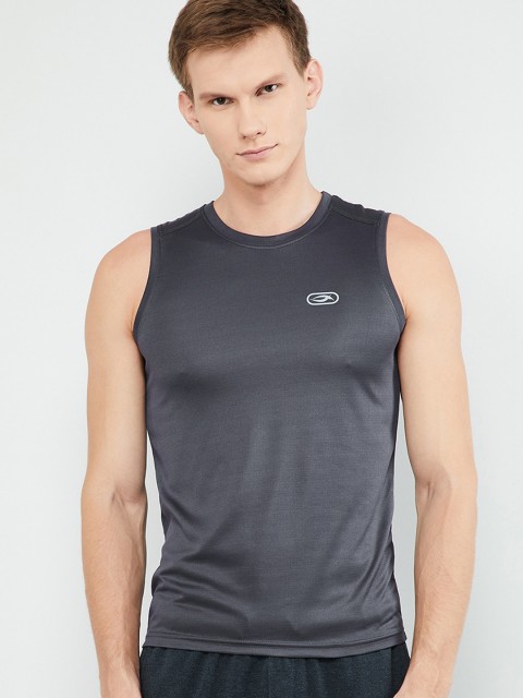 

max Men Grey Solid Round Neck T-shirt