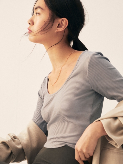 

H&M Grey Solid Ribbed Cropped Top