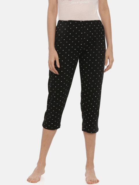 

Curare Women Black & White Printed Capris