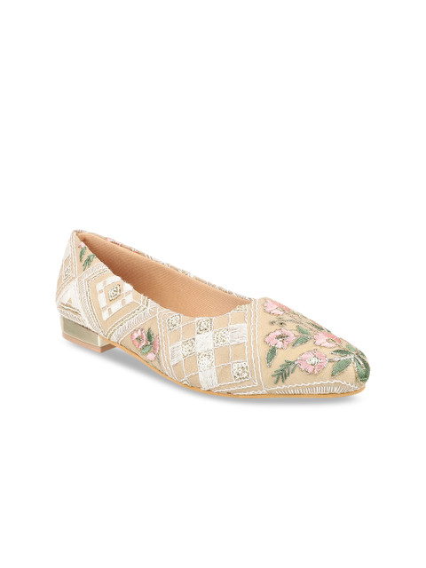 

Flat n Heels Women Beige Printed Fabric Ballerinas