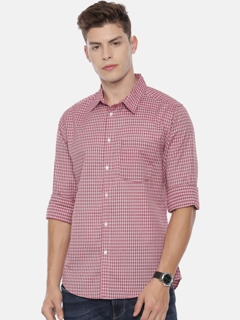 

QUANCIOUS Men Burgundy Regular Fit Checked Casual Shirt