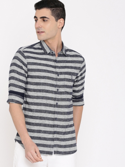 

True Blue Men Navy Blue & Off-White Regular Fit Cotton Casual Shirt