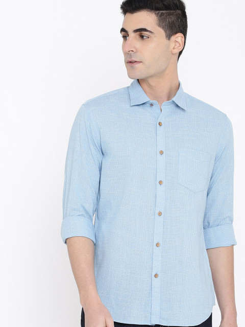 

True Blue Men Blue Regular Fit Cotton Cutaway Collar Checked Casual Shirt