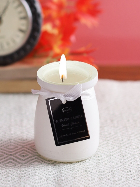 

Aapno Rajasthan White Solid Pristine Fragrance Candle In White Glass With Stopper