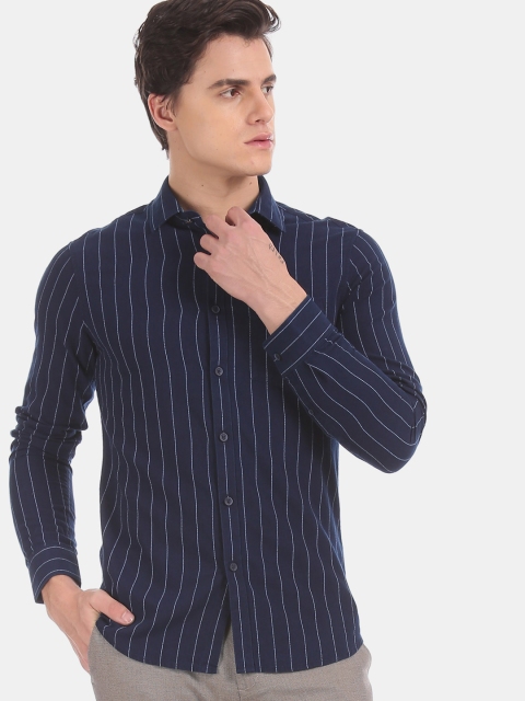 

True Blue Men Navy Blue Slim Fit Striped Casual Shirt