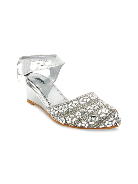 

Jazzy Juniors Girls Silver-Toned Embellished Heels