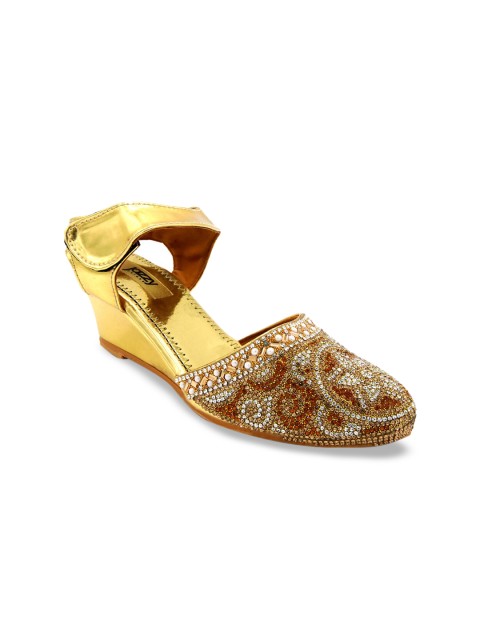 

Jazzy Juniors Girls Gold-Toned Embellished Wedges