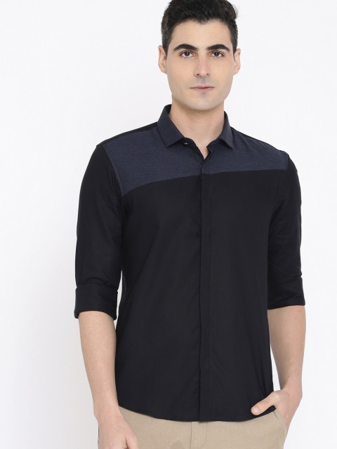 

True Blue Men Black & Blue Regular Fit Colourblocked Cotton Casual Shirt