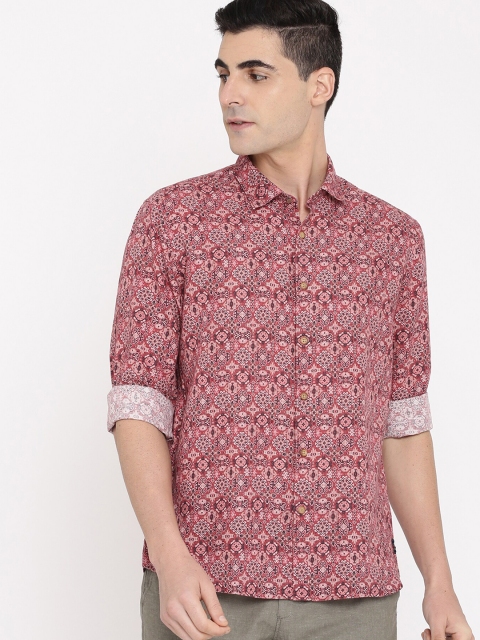 

True Blue Men Red Regular Fit Printed Casual Shirt