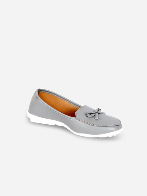 

YK Girls Grey Solid Loafers