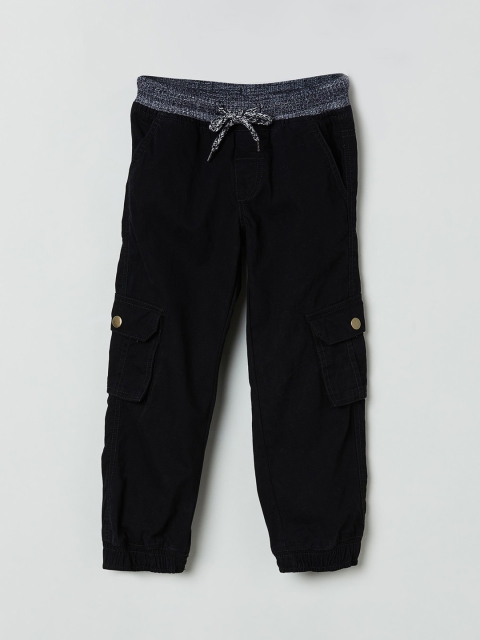 

max Boys Black Regular Fit Solid Cargos