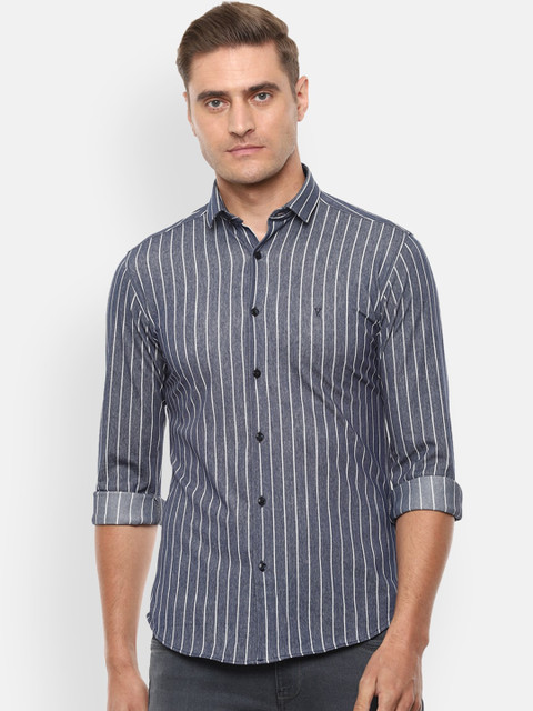 

V Dot Men Grey Slim Fit Striped Casual Shirt