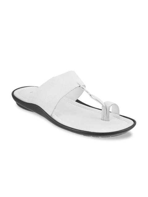 

Metro Men White Solid Comfort Sandals
