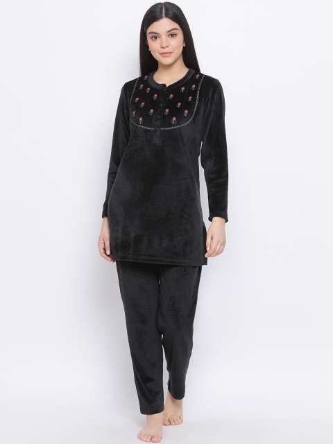 

Kanvin Women Black Night Suit