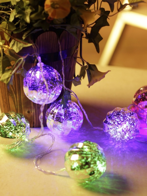 

TAYHAA Silver-Toned Printed Ball-Shaped String Lights