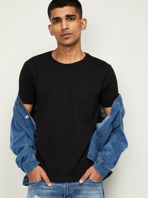 

Fame Forever by Lifestyle Men Black Solid Round Neck T-shirt