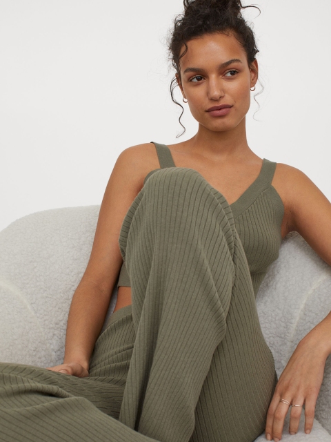 

H&M Women Green Solid Rib-Knit Sustainable Trousers