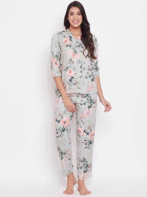 

Clovia Women Grey & Peach-Coloured Floral Printed Night Suit